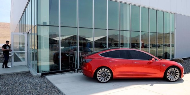 Tesla Model 3 bi nghi khong san xuat dung hen hinh anh 2