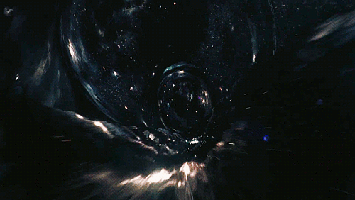 Cảnh du hành Vũ Trụ qua lỗ giun ngoạn mục trong phim Interstellar